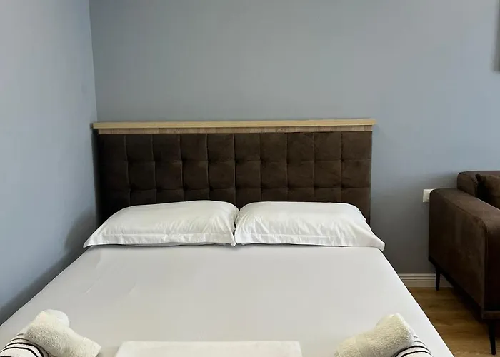 Couple Apartment\'S